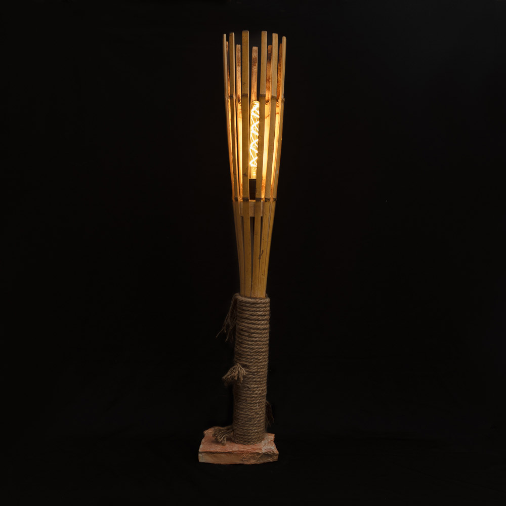 מנורה צרה מבמבוק